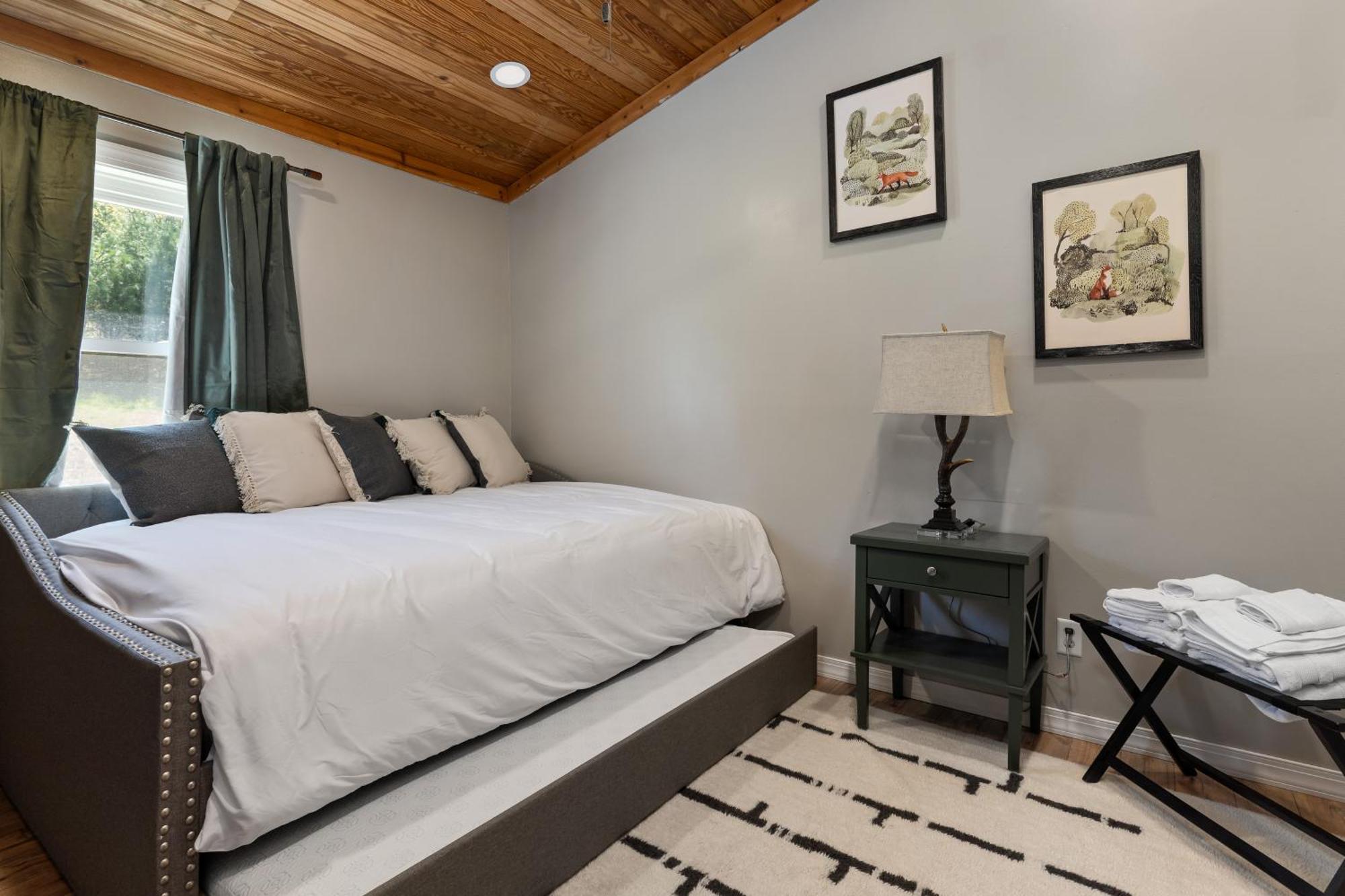 Spacious Cabin Near Hocking Hills And Caves With Hot Tub And Firepit Laurelville 외부 사진