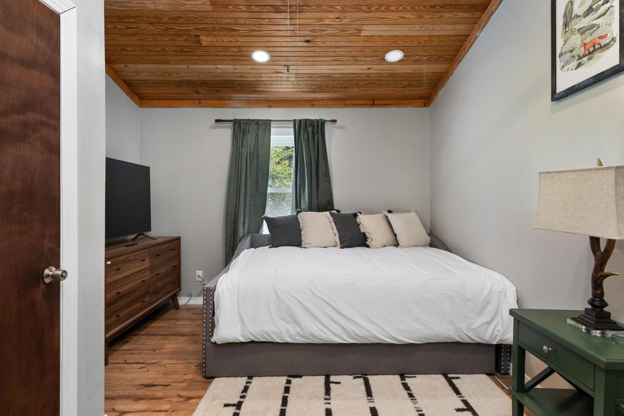 Spacious Cabin Near Hocking Hills And Caves With Hot Tub And Firepit Laurelville 외부 사진