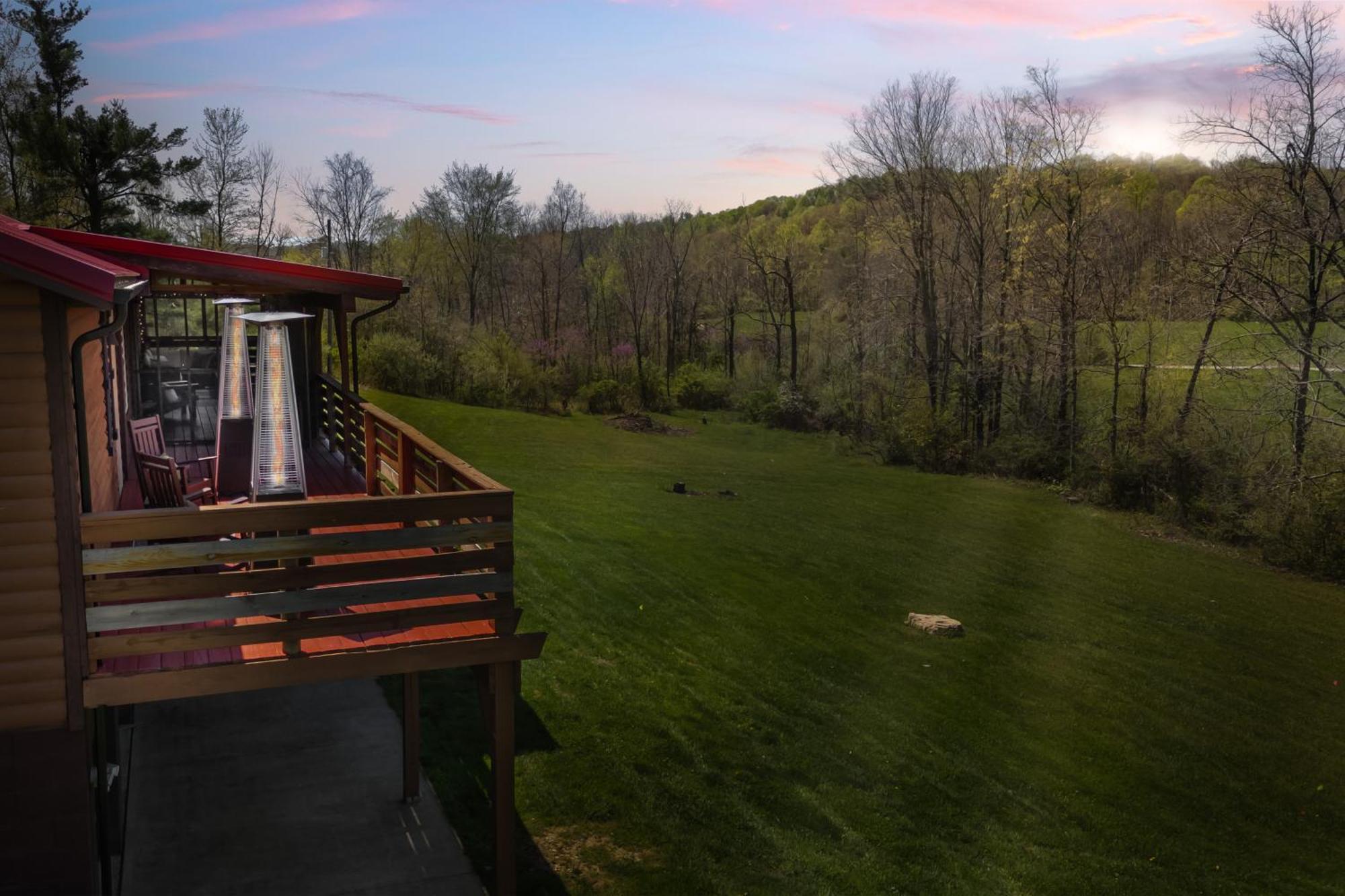 Spacious Cabin Near Hocking Hills And Caves With Hot Tub And Firepit Laurelville 외부 사진