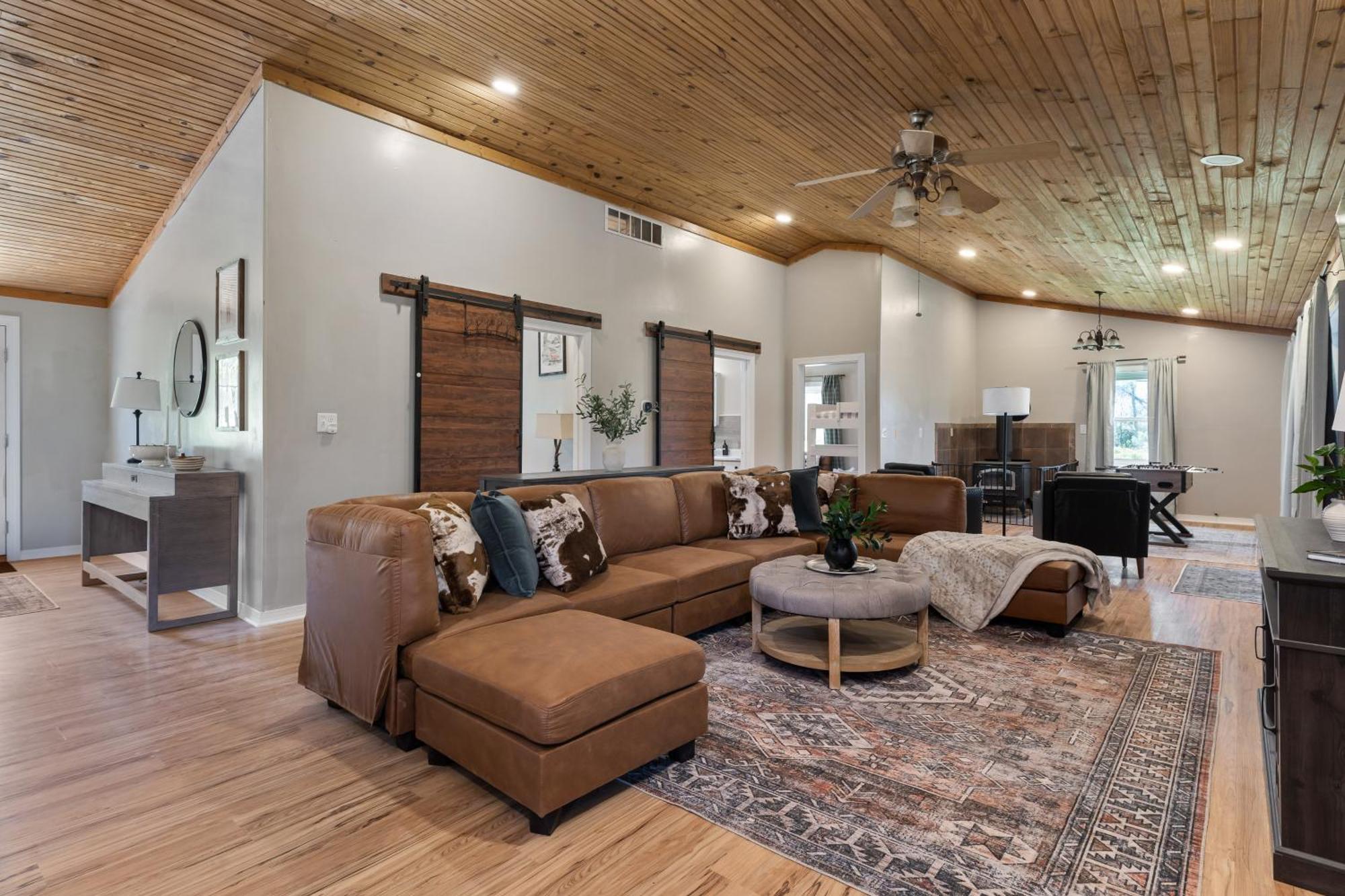 Spacious Cabin Near Hocking Hills And Caves With Hot Tub And Firepit Laurelville 외부 사진