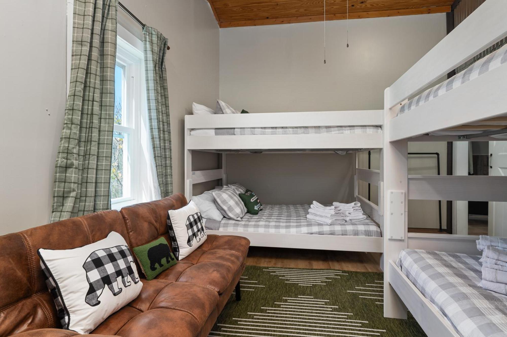 Spacious Cabin Near Hocking Hills And Caves With Hot Tub And Firepit Laurelville 외부 사진