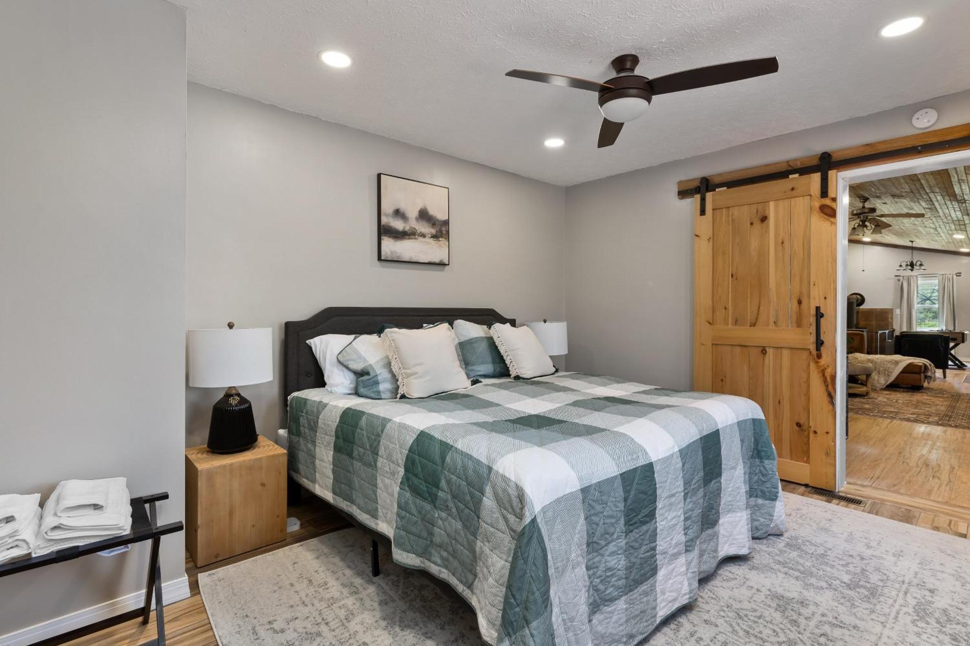 Spacious Cabin Near Hocking Hills And Caves With Hot Tub And Firepit Laurelville 외부 사진