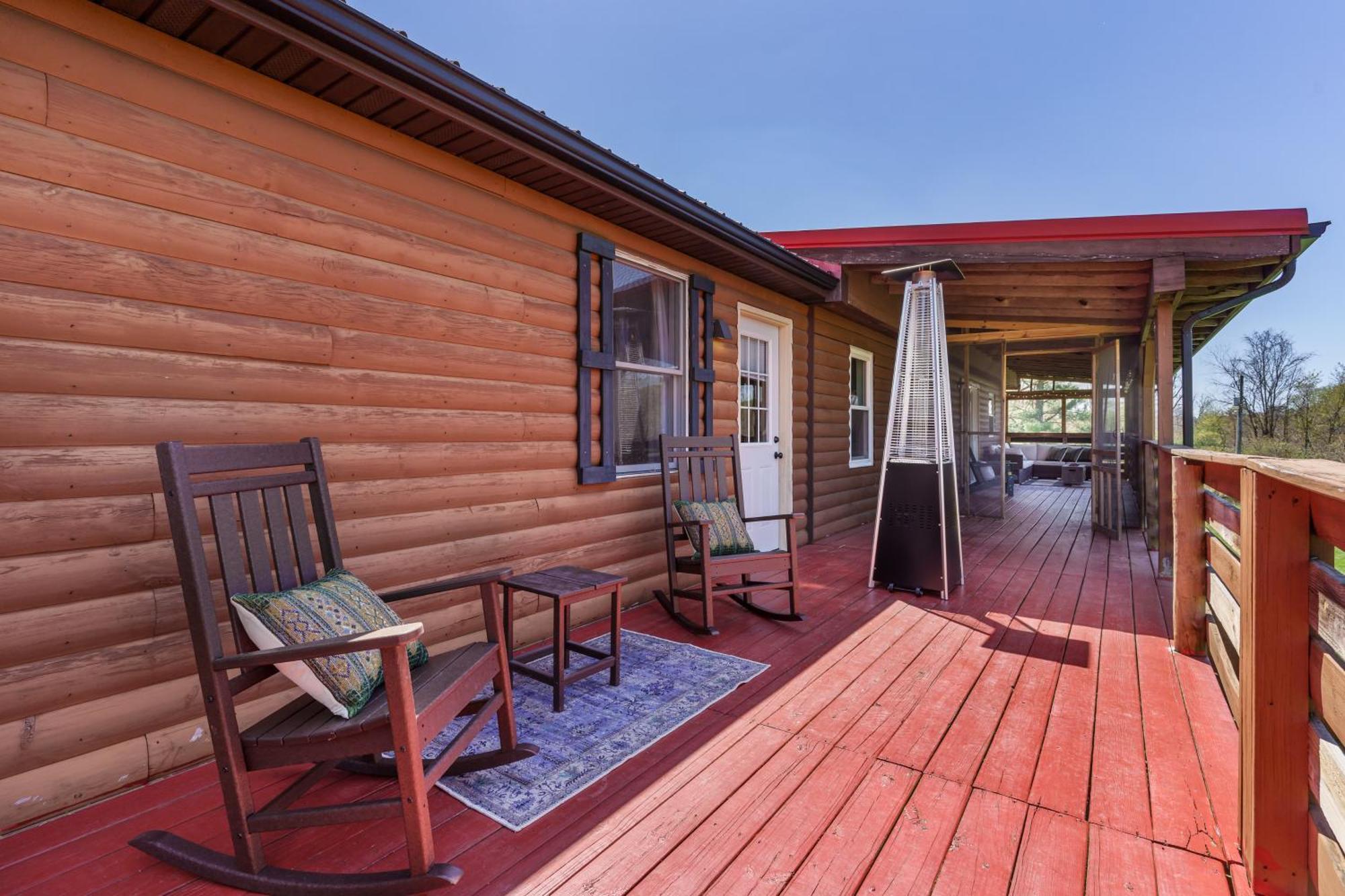 Spacious Cabin Near Hocking Hills And Caves With Hot Tub And Firepit Laurelville 외부 사진