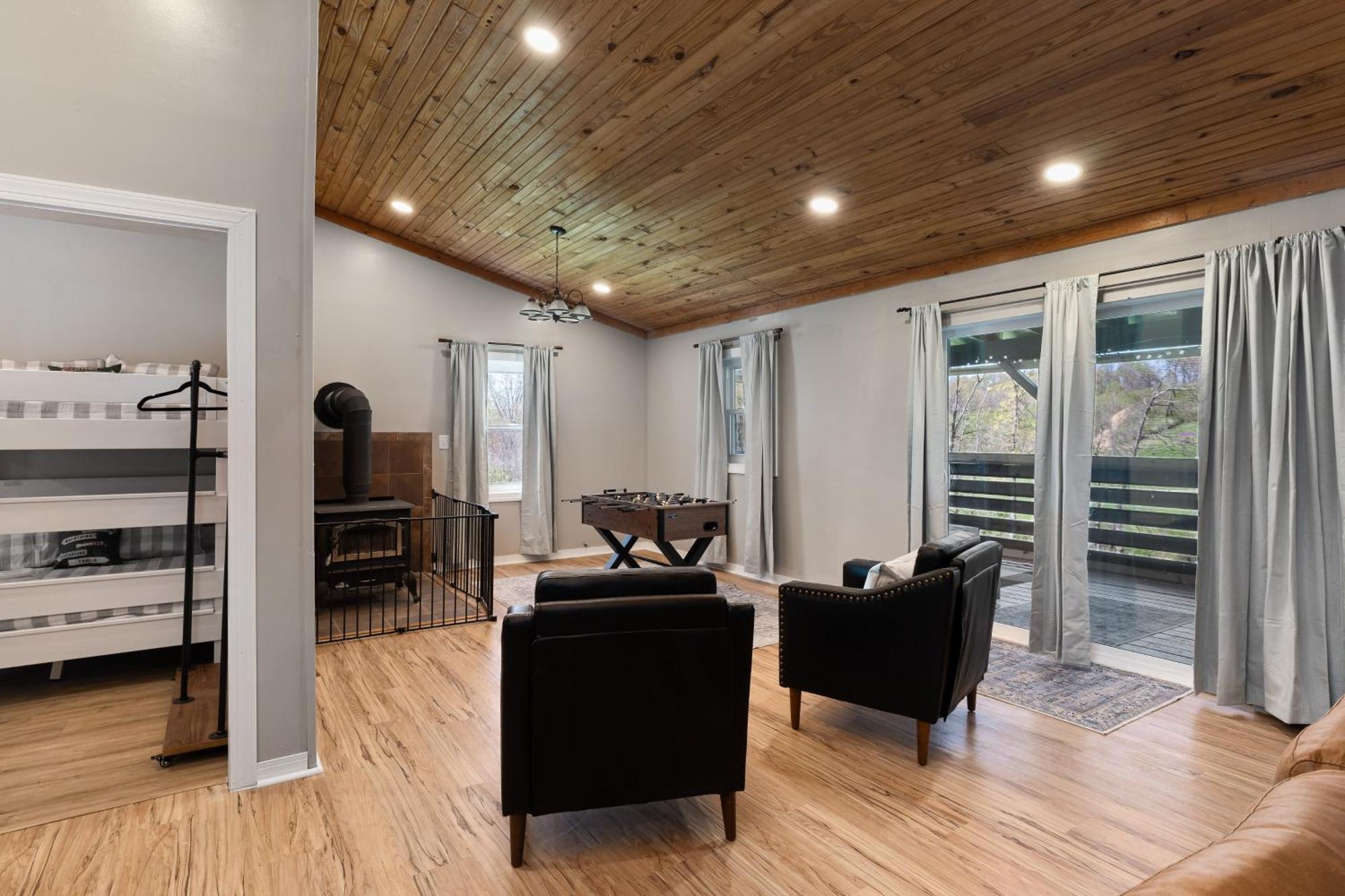 Spacious Cabin Near Hocking Hills And Caves With Hot Tub And Firepit Laurelville 외부 사진