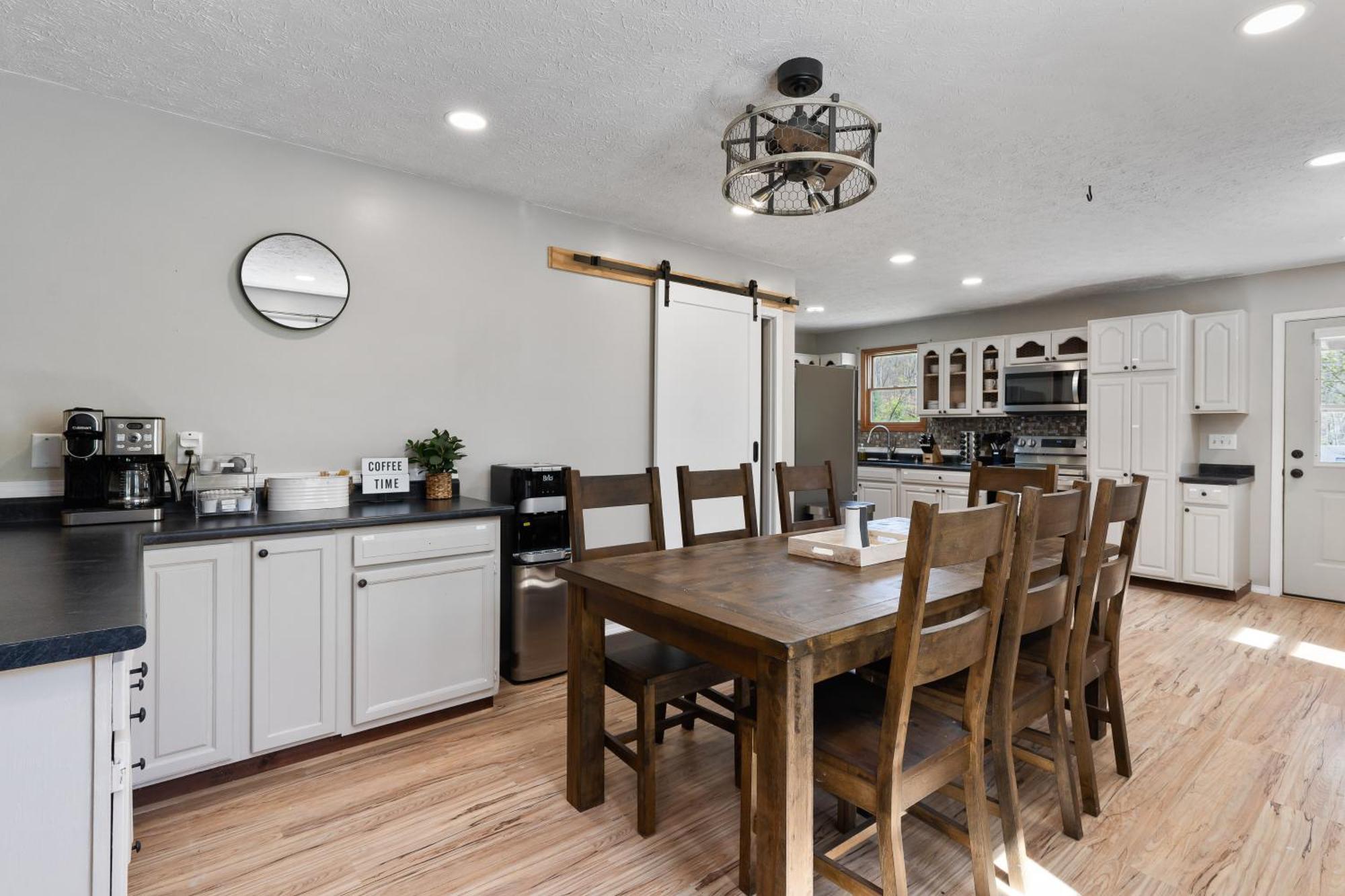 Spacious Cabin Near Hocking Hills And Caves With Hot Tub And Firepit Laurelville 외부 사진