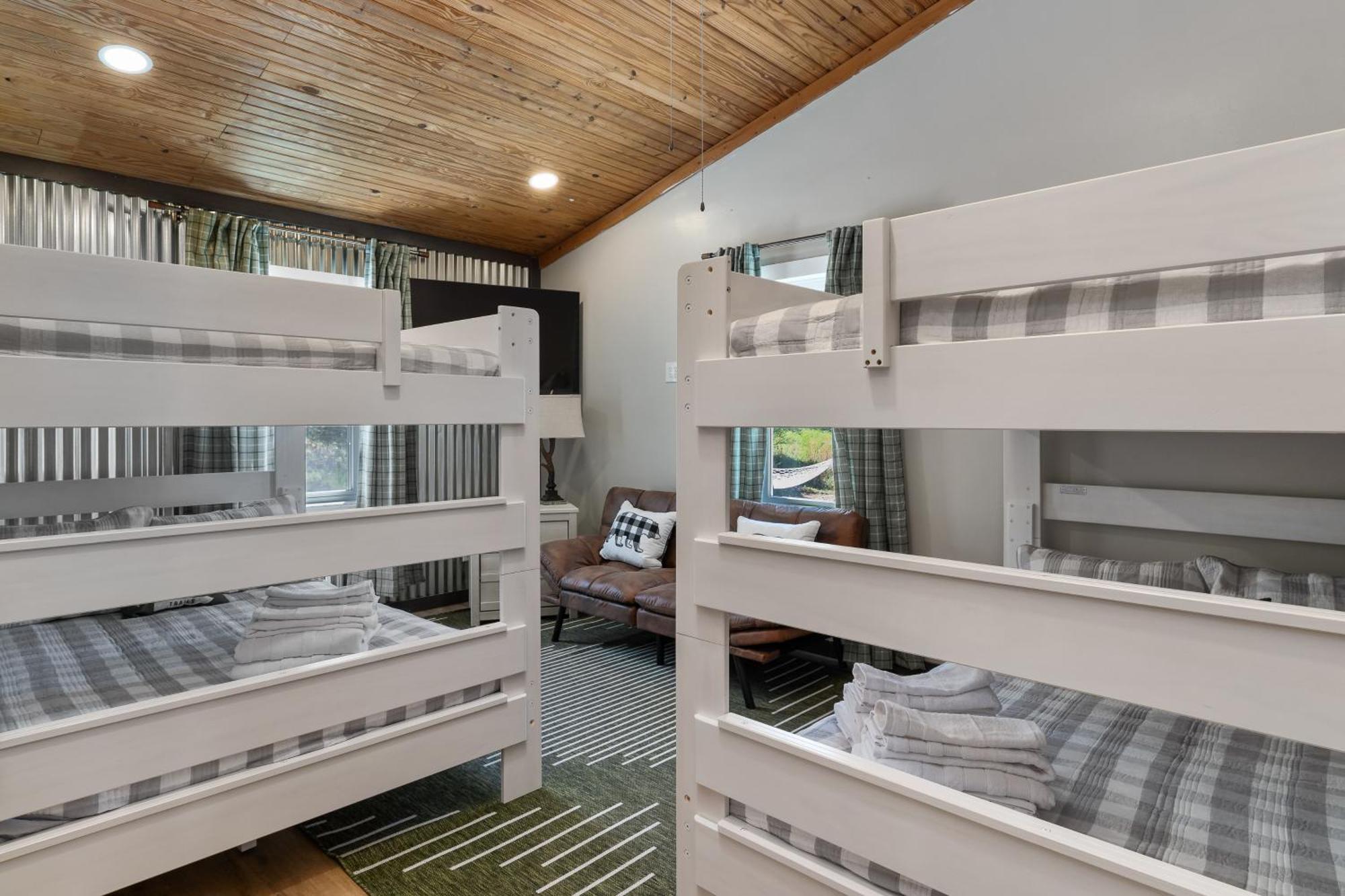 Spacious Cabin Near Hocking Hills And Caves With Hot Tub And Firepit Laurelville 외부 사진
