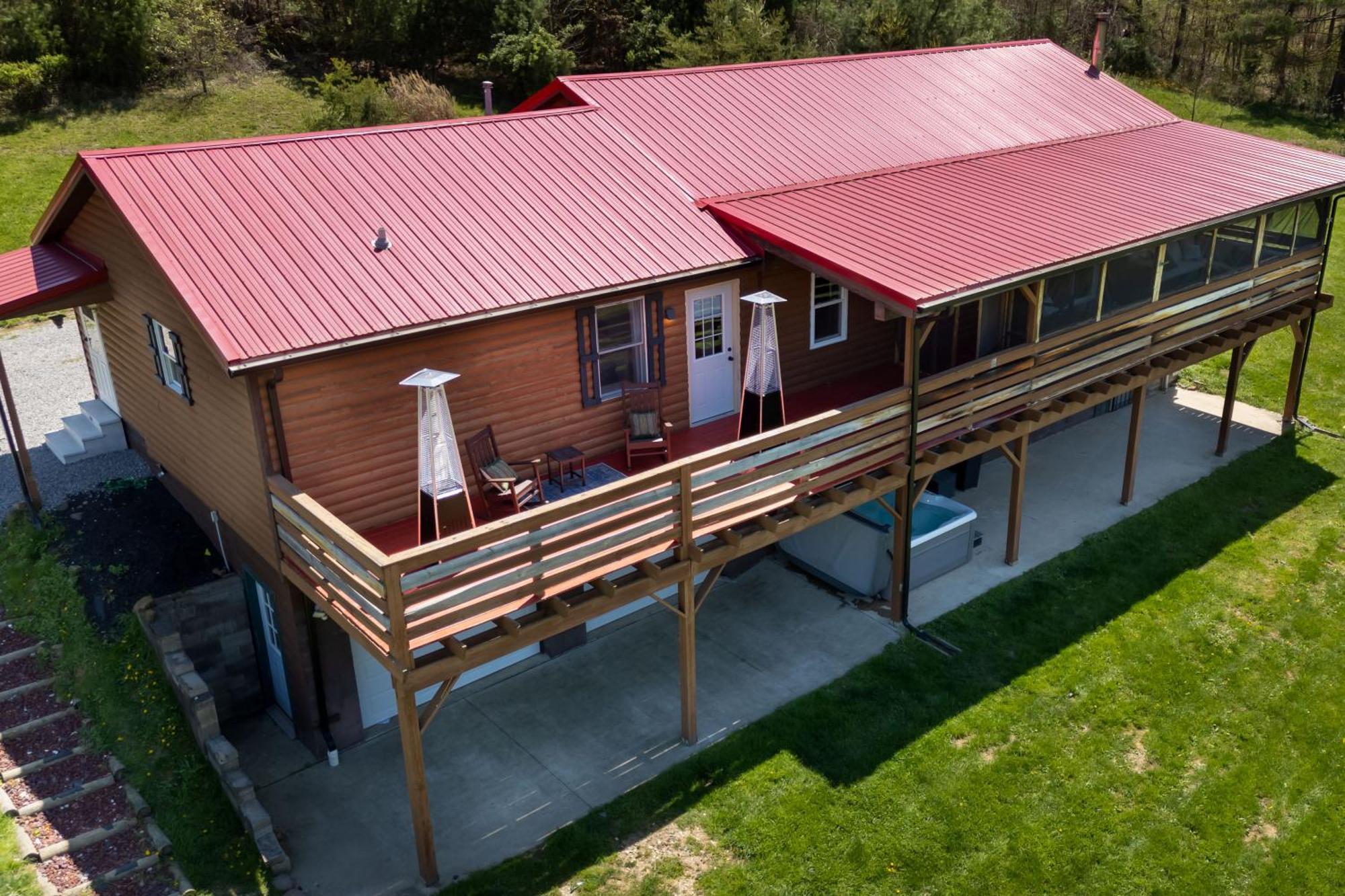 Spacious Cabin Near Hocking Hills And Caves With Hot Tub And Firepit Laurelville 외부 사진