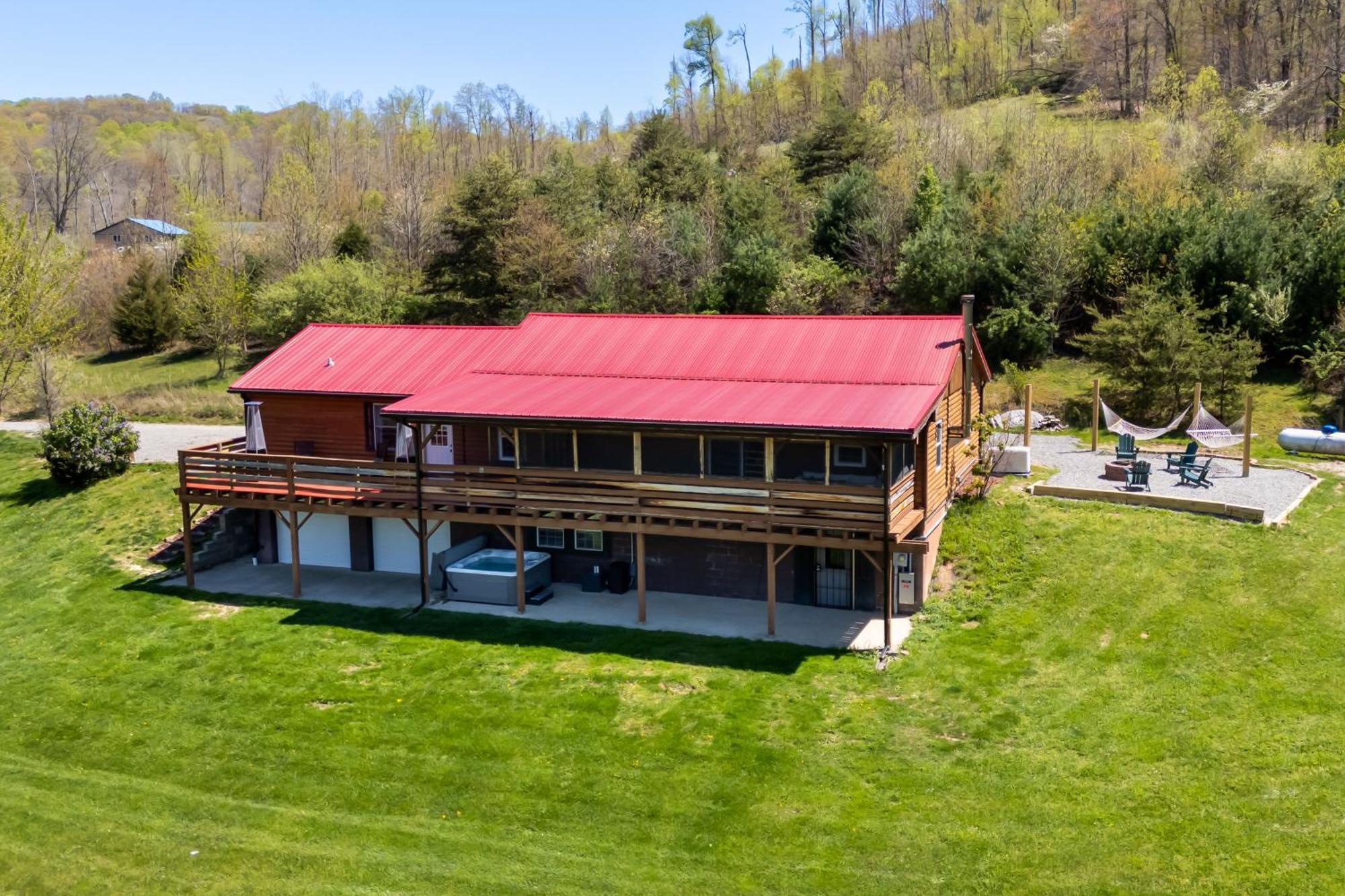 Spacious Cabin Near Hocking Hills And Caves With Hot Tub And Firepit Laurelville 외부 사진