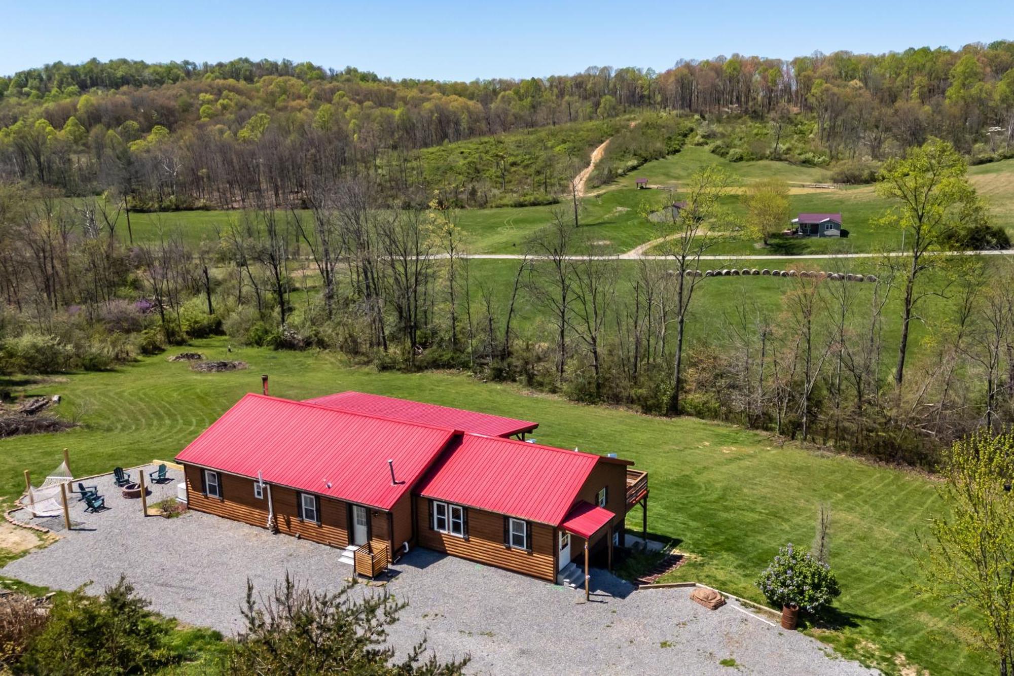 Spacious Cabin Near Hocking Hills And Caves With Hot Tub And Firepit Laurelville 외부 사진